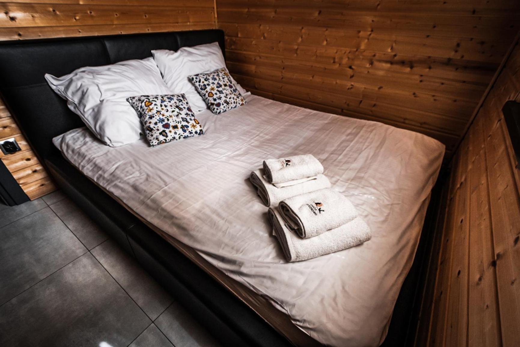 Osada Skoczkowo Komfortowe Domki Z Jacuzzi Nad Jeziorem- Sauna- Balia- Prywatny Staw Wedkarski Podiazy Eksteriør bilde